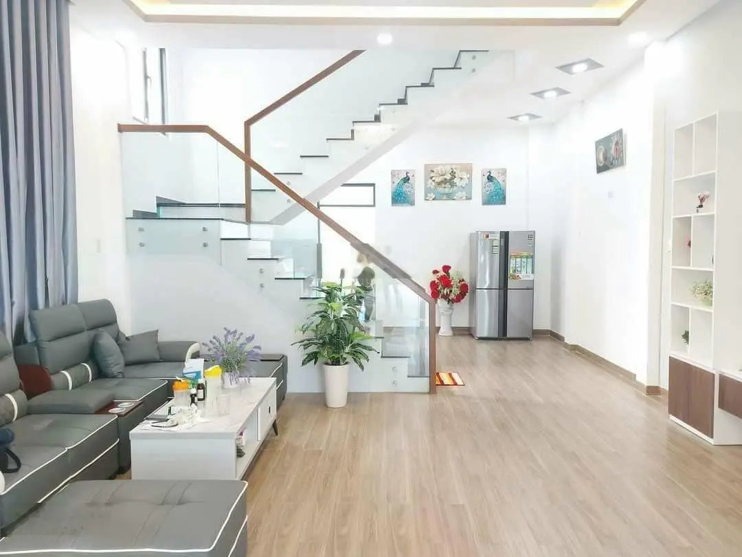 Cần bán nhà MT đường Bến Chợ, gần biển, Chợ Đầm, Nha Trang. 89m2 ngang 5m5 giá 7tỷ500,lh 0906 439 ***