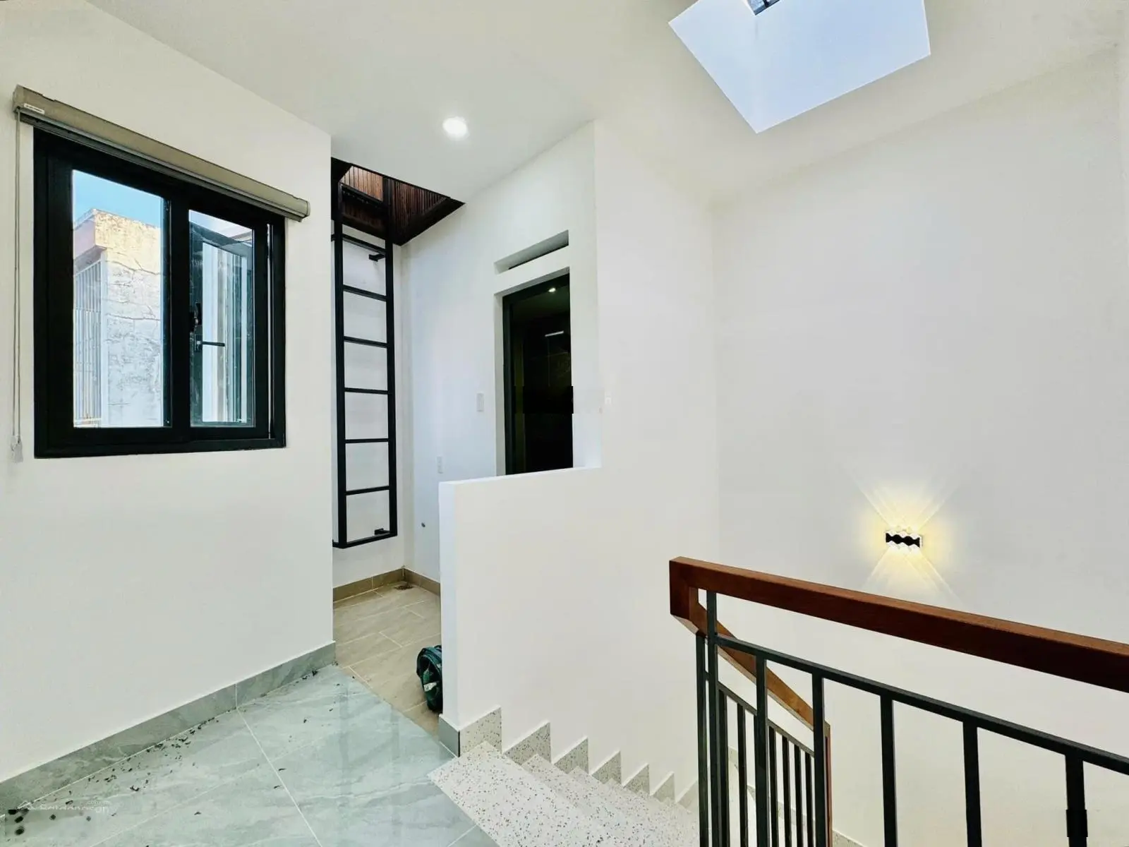 Bán gấp nhà ngay Đông Hưng Thuận 13, Quận 12. DT: 49,5m2 chỉ 1 Tỷ 850. Sổ hồng riêng, hẻm ô tô 6m