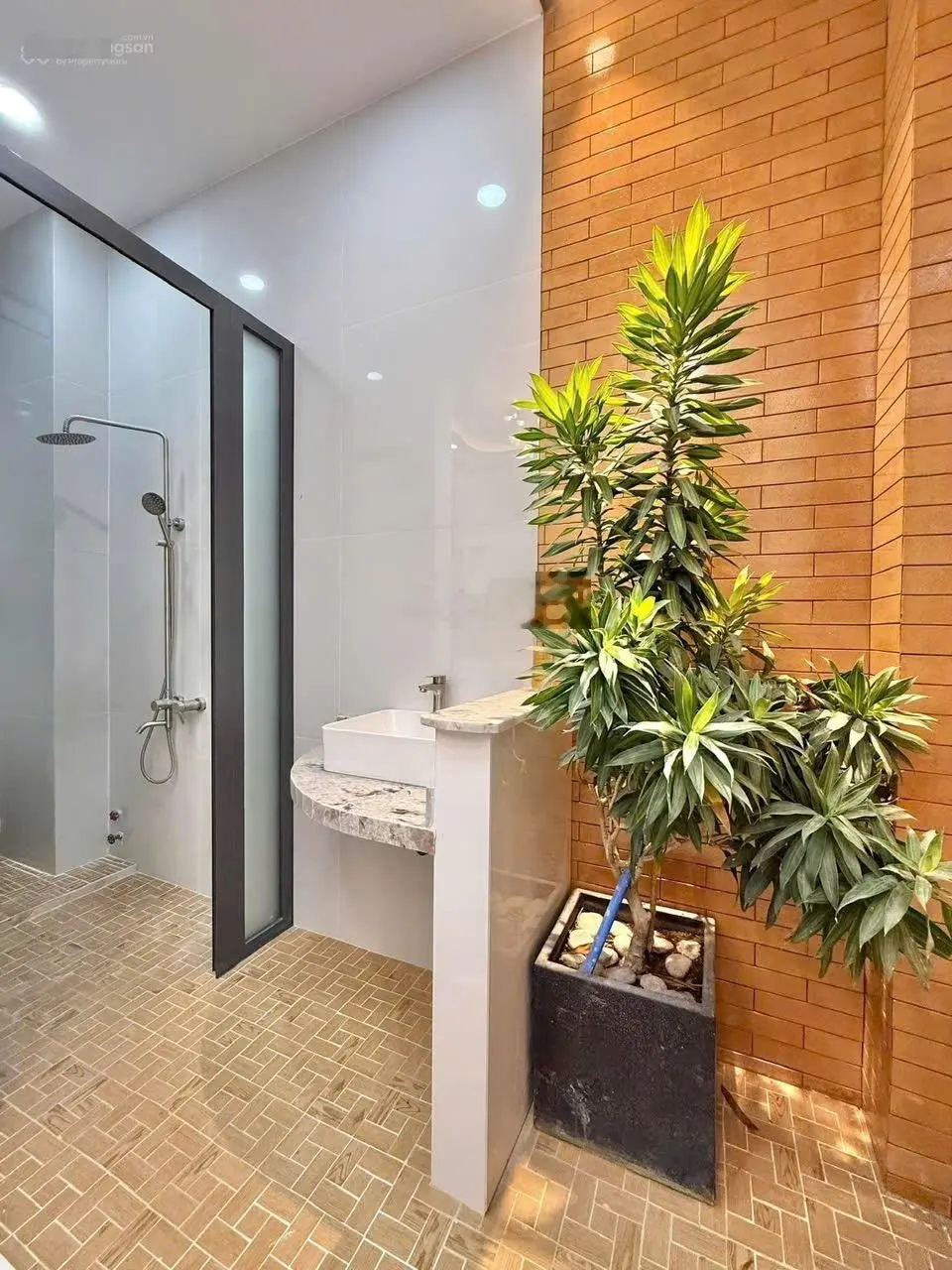 Nhà mới đẹp nở hậu tài lộc 4 tầng 4 phòng ngủ, 5 toilet chỉ có 6tỷ65