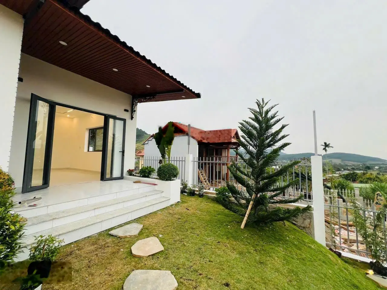 Chính chủ cần bán căn village đông thanh với diện tích 400 m2 ngang 10 sâu40 full nội thất