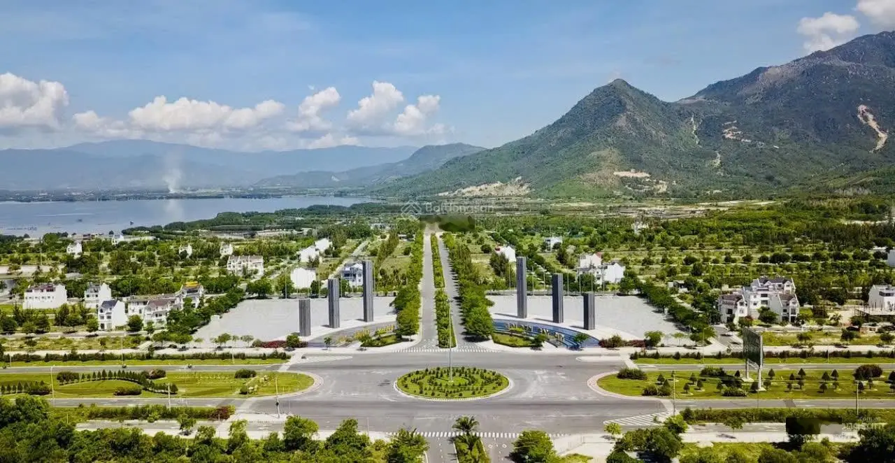 Bán gấp Golden Bay nền góc 2 MT D16 - 17 - 1 (185m2) view công viên, giá cực chất 5,565 tỷ