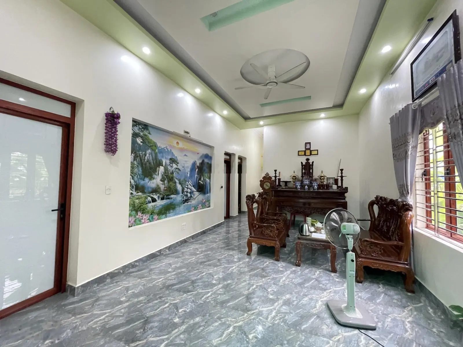 Bán nhà kiểu villa 255m2 mặt tiền 10m Hồng Thái - An Dương ô tô đỗ 2 cái trong sân, chỉ 7 tỷ