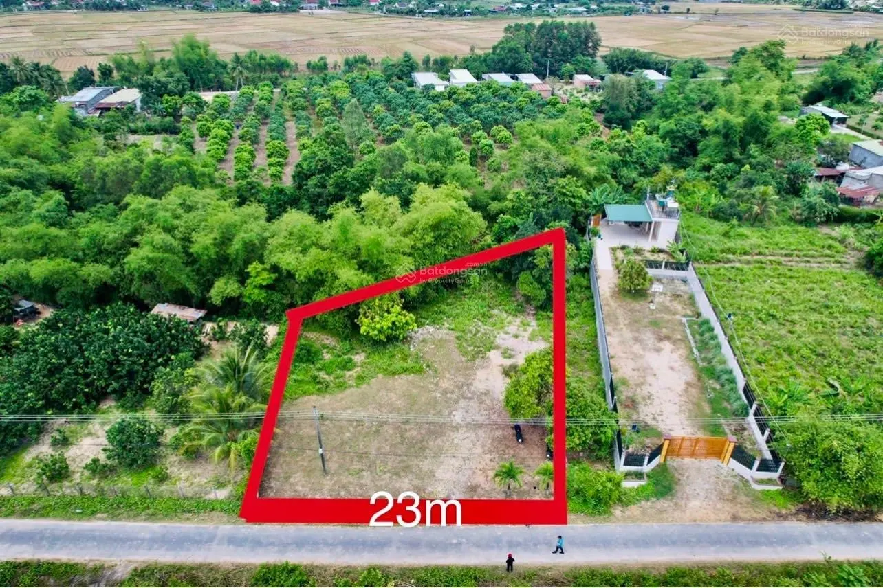 800m2 có thổ cư ngang 23m sau lưng giáp suối Bà Nên, hiện trạng đường nhựa. Giá bán 2,6 tỷ