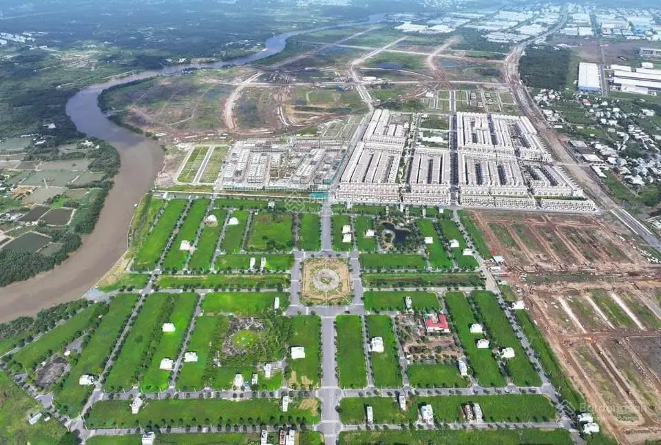 Chuyên bán giỏ hàng chuyển nhượng - xây nhà - đường lớn - căn góc - view công viên. Có hàng 1,75 tỷ