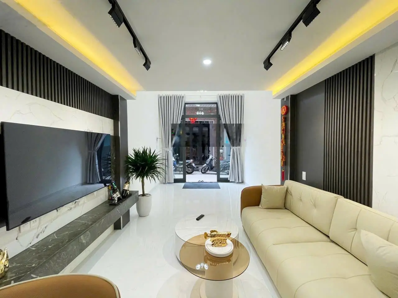 Nhà đẹp Đà Nẵng - Bán gấp nhà 2.5 tầng Luxury, tuyến đường đắt giá ĐN, khu an ninh, full nội thất