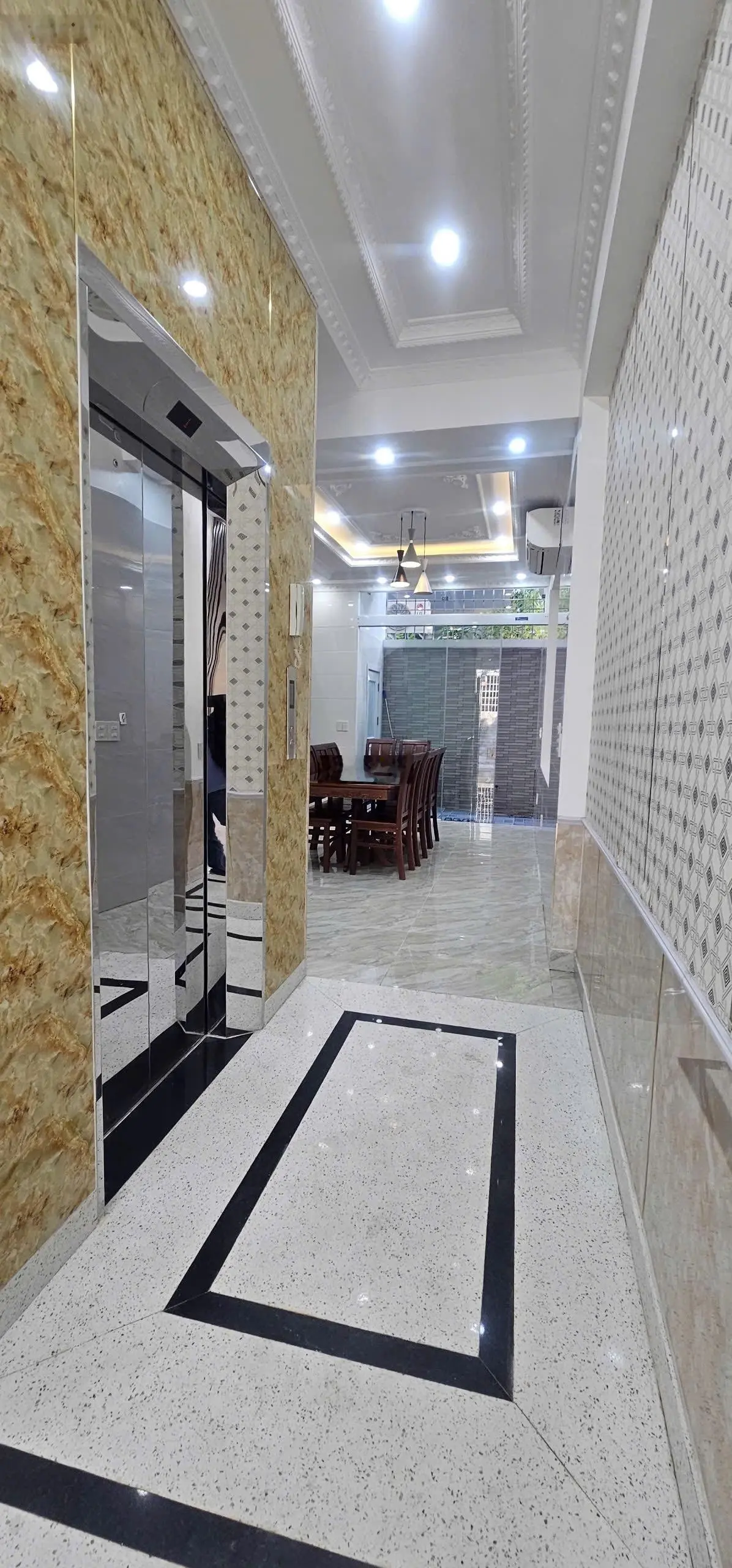 Bán nhà Trung Hành - Ngô Gia Tự - 70m2 lô góc - ô tô đỗ cửa ngày đêm - sẵn thang máy - chỉ 6 tỷ hơn