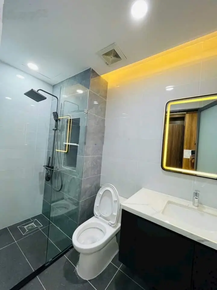 Bán nhà riêng 63m2 đường Hòa Hảo, Quận 10. Giá 2,75 tỷ, DT 63m2, LH Như 0766372453, sổ riêng.