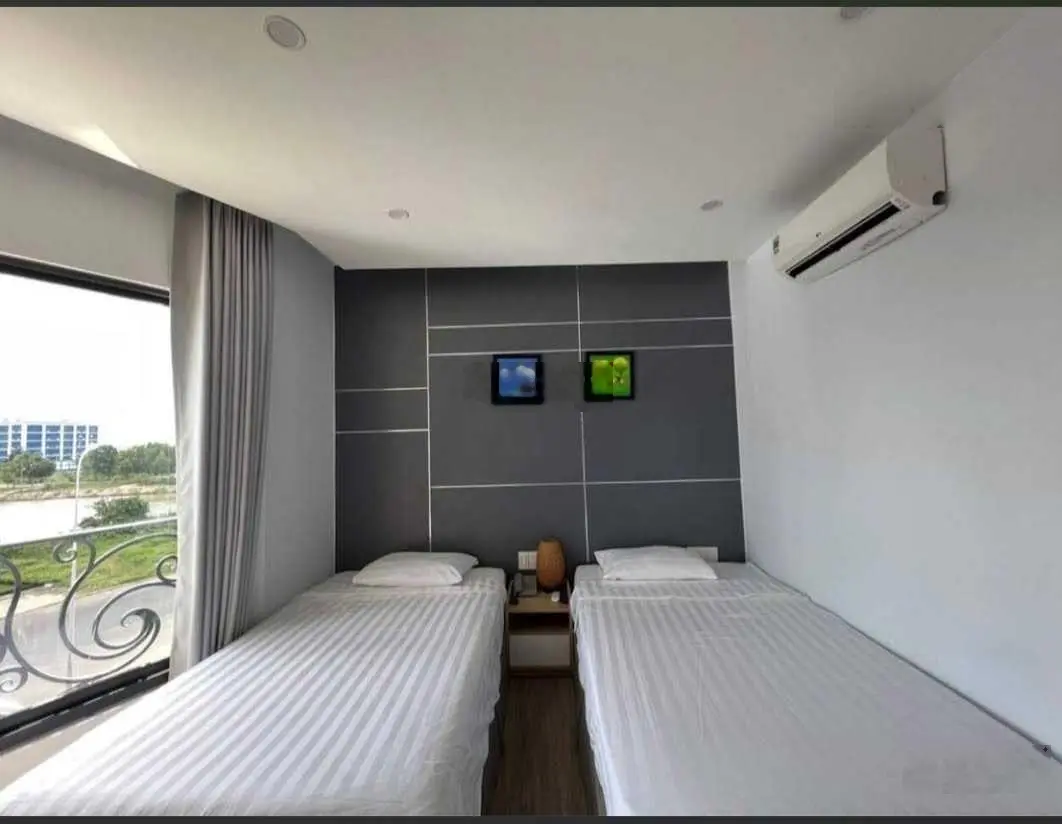 Cần bán khách sạn 2 mặt tiền 680m2 view kênh, đường Đào Tấn, khu trung tâm Hùng Vương Tp.Phan Thiết