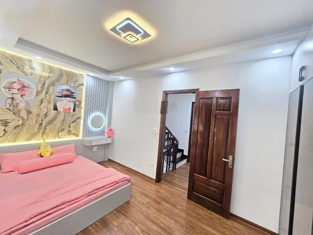 Chính chủ gửi bán. Nhà 42m2 có gác lửng đẹp như hình. Nhà full nội thất