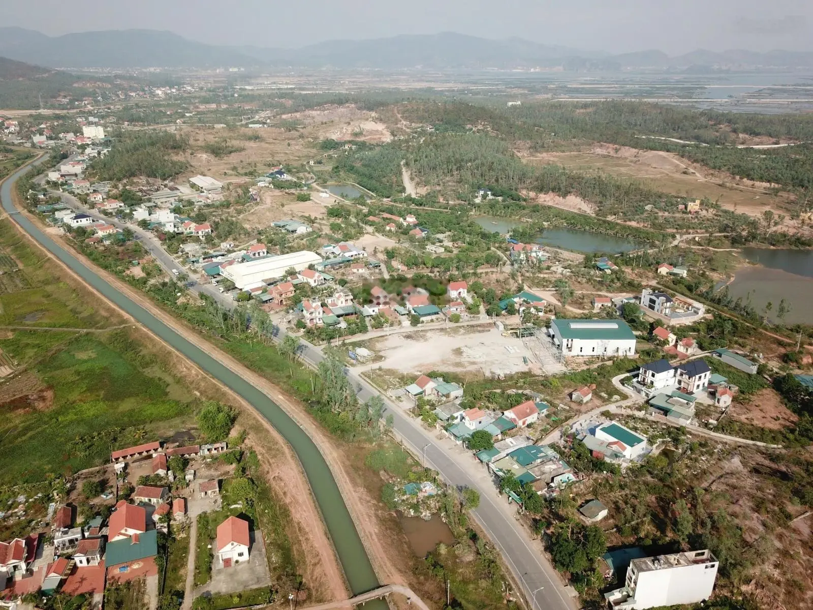 Bán đất Phường Cộng Hoà, Quảng Yên. Cách trung tâm y tế Tx Quảng Yên 1km. Dt:3300m2 giá 2,6tr/m2.