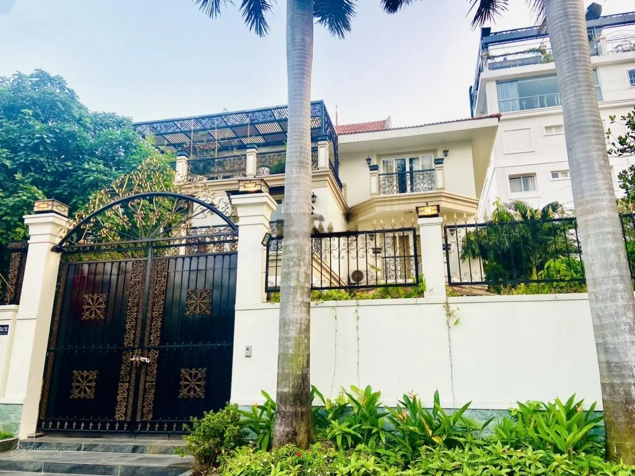 Villa Nguyễn Văn Trỗi, PN DT 220m2 (9x30m) 5PN + sân vườn, tặng full nội thất nhà do KTS thiết kế