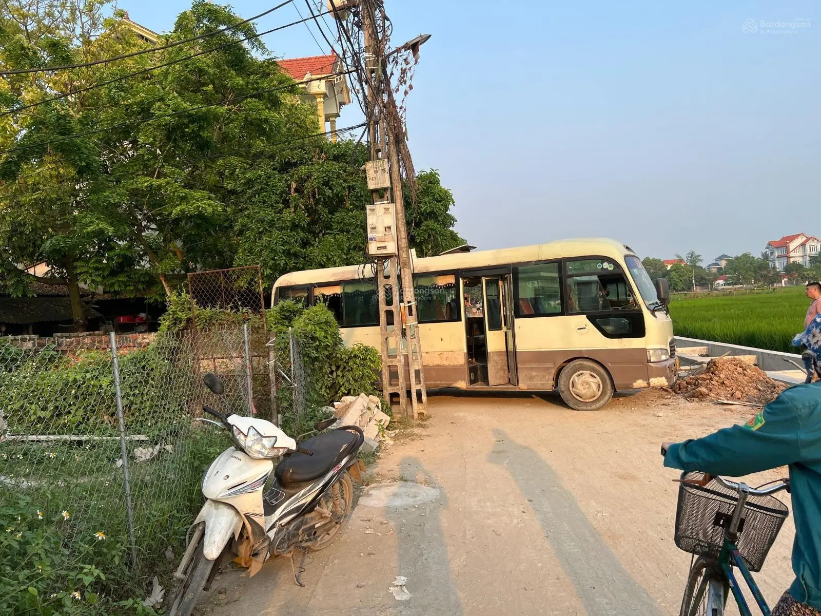 Cần tiền bán cắt lỗ lô đất, lô góc, nhỉnh 1 tỷ đường oto 30 chỗ tránh nhau, cạnh đường Vành Đai 4