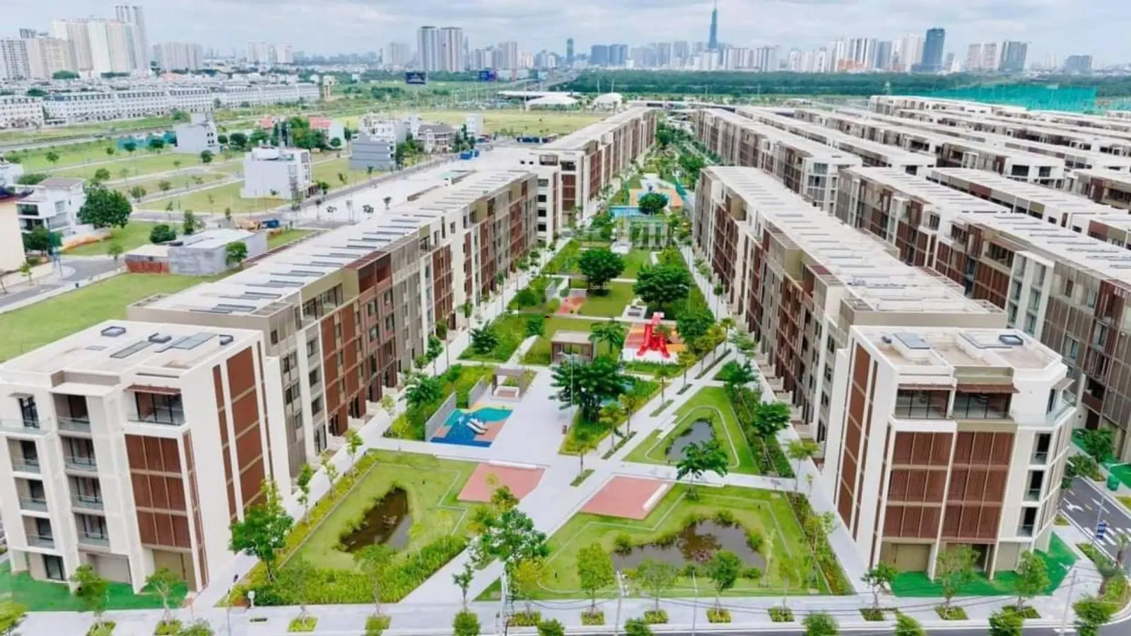 Cần bán lỗ nhà phố The Global City 95m2, giá 32tỷ, sau nhà là công viên lớn liên hệ 0965645556