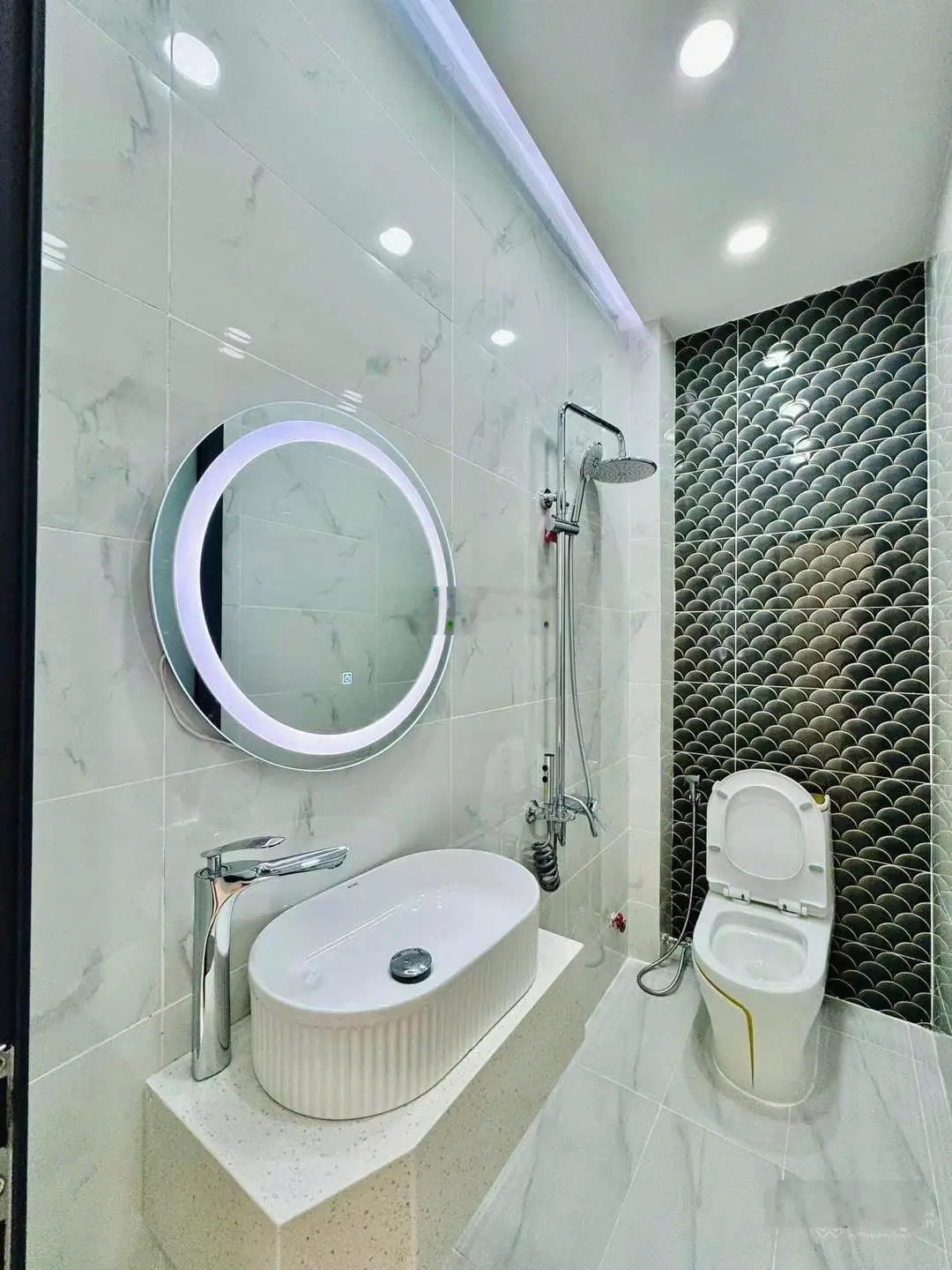 Ngại ngần gì mà chưa liên hệ! Bán gấp nhà 3PN, 2WC, DT 60m2 tại Trương Định, P6, Q3, HCM, SHR