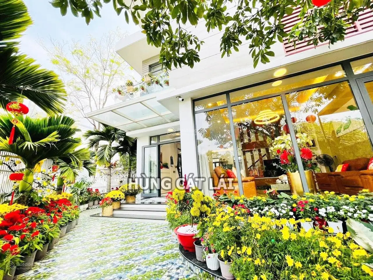 Bán căn góc Vip Phố Đông Village, DT 187.5m2, 1 Trệt 2 Lầu, Full nội thất cao cấp, SHR, Giá 23 Tỷ