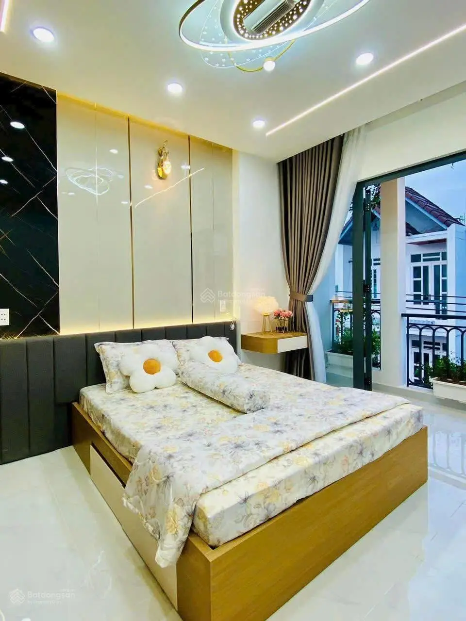 Vợ chồng giáo viên đã lớn tuổi muốn bán nhà phố vị trí đẹp để sang định cư cùng con cháu