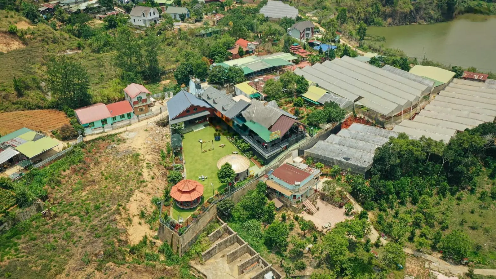 Villa homestay ngay Đèo Prenn, sát bên Tea Resort, cách cao tốc 500m