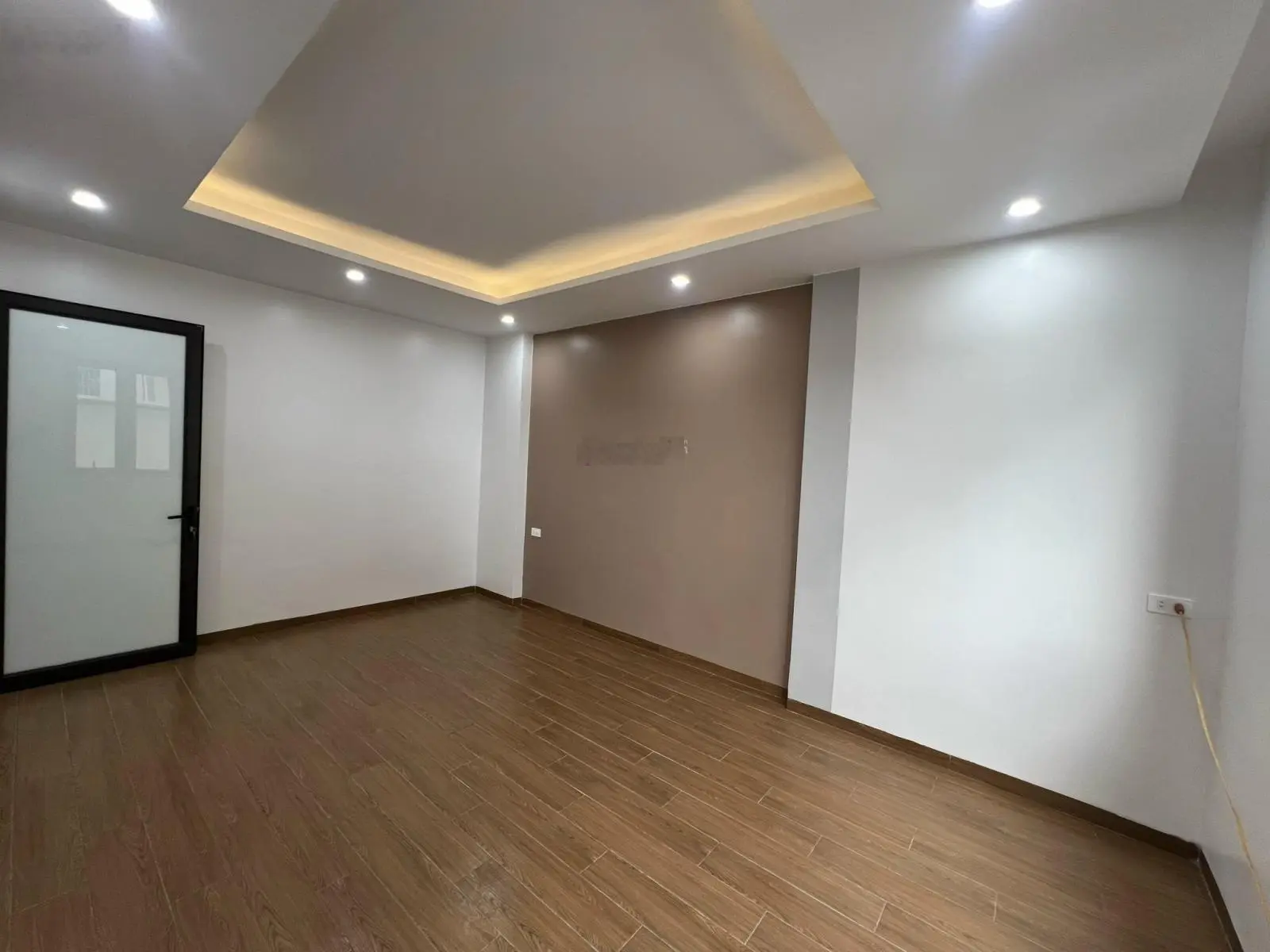 Bán nhà 3 tầng Nông Trang, 62m2, mới, ô tô, ngõ thông 2.55 tỷ