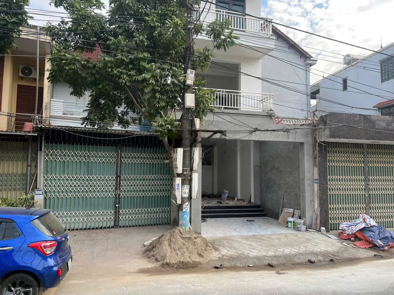 Bán đất sẵn nhà 2 tầng khá đẹp ngay hồ Đại Lải..cách hồ 40m2 chạy bộ,mặt chính trường chinh.