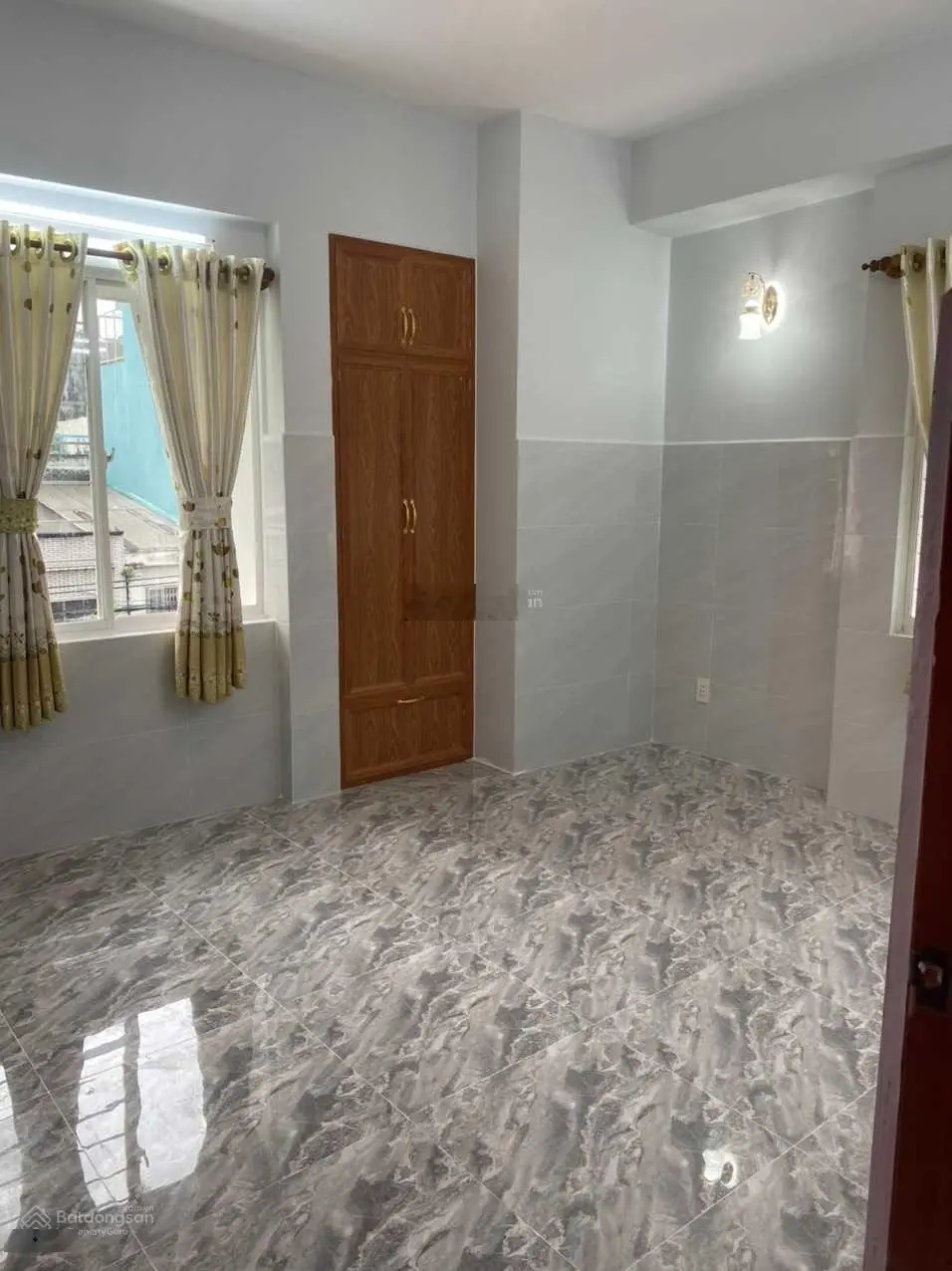 Cần bán gấp căn hộ cao ốc B Nguyễn Kim 74m2, 3pn, 2wc, giá 3,95 tỷ, LH: 0909 731 *** Phương