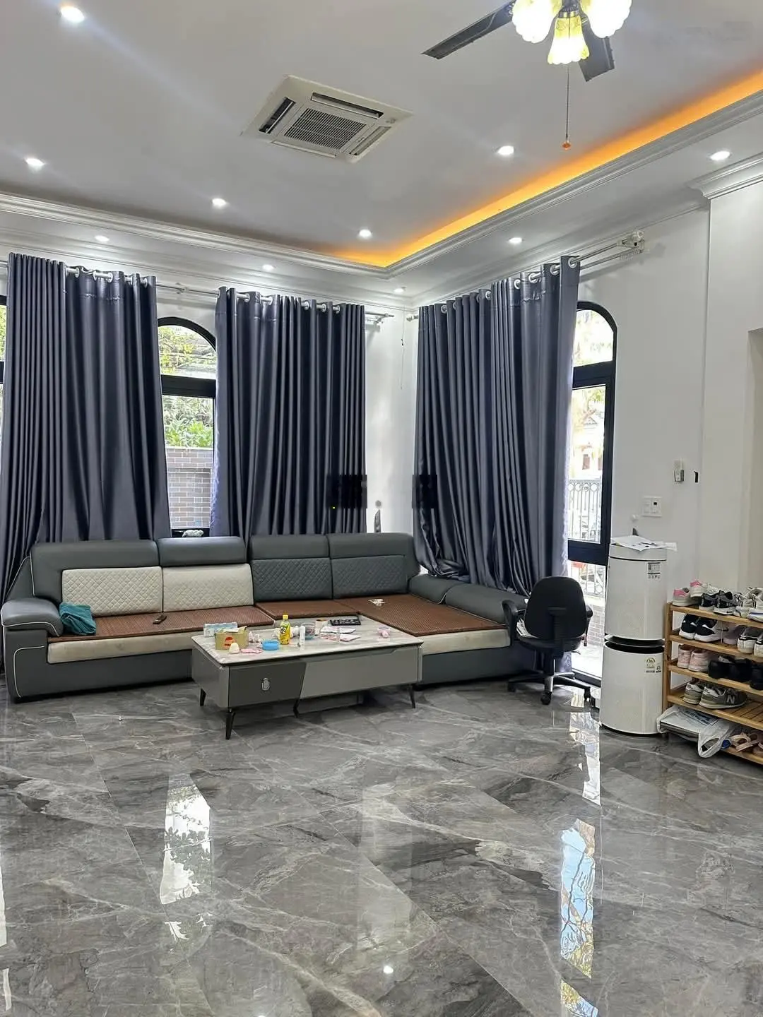 Bán căn biệt thự song lập Vencie Vinhomes Imperial 144m2, có thang máy giá chỉ 19 tỷ