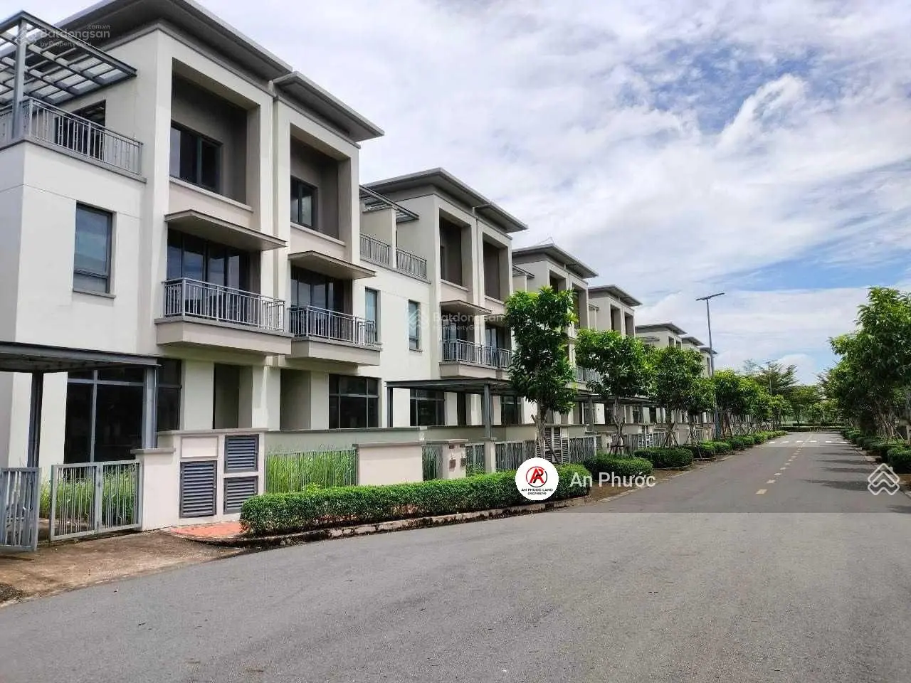 Cần bán nhà Swan Park loại Big Townhouse DTSD: 145,3m2 giá rẻ 4.2 tỷ cả nhà và đất