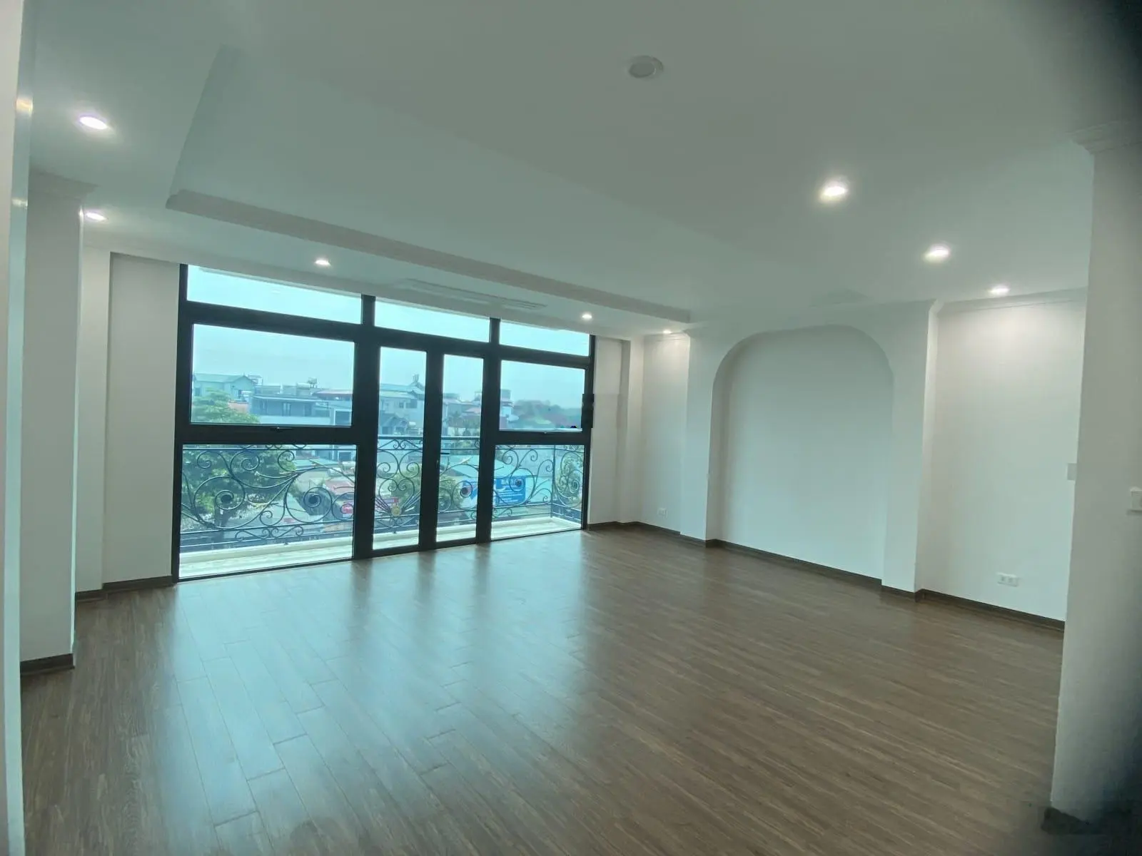 Bán nhà mặt phố lô góc view hồ 21 tỷ 55m2 8 tầng MT 6m vỉa hè ô tô tránh kinh doanh Âu Cơ Tây Hồ