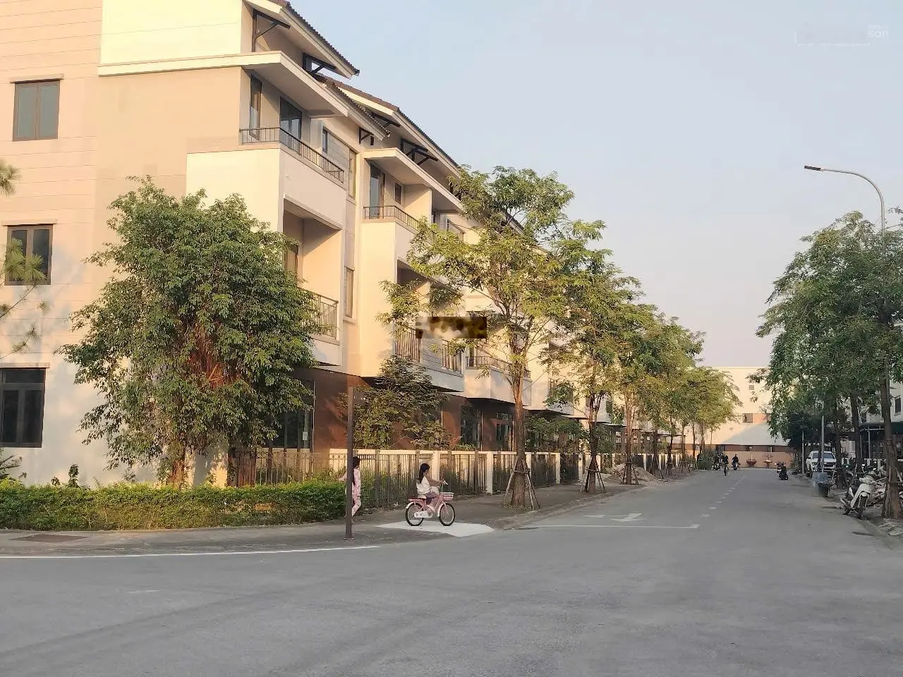 BÁN CĂN GÓC VƯỜN HOA 90m2.centa city ,giáp chợ vải ninh hiệp .cách trung tâm hà nội 12 km