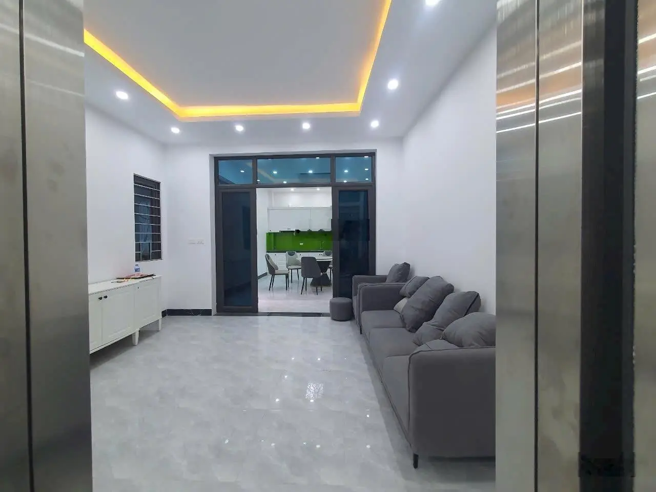 Hiếm 8tỷ8 5tầng thang máy 50m2 thông sàn 3 ngủ full nội thất ô tô vào nhà Quang Trung - Hà Đông