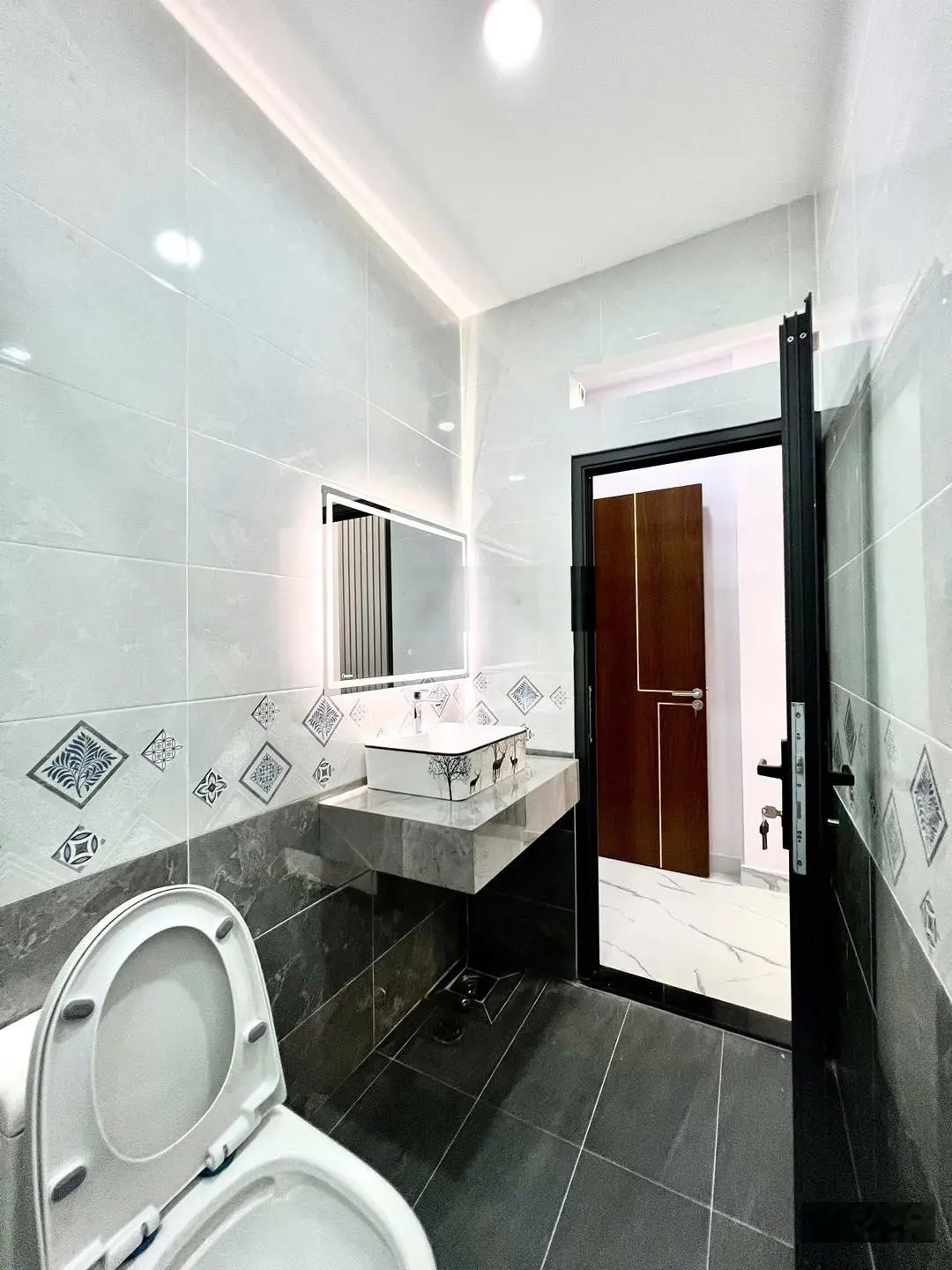 Bán gấp nhà 50 Nguyễn Đình Chiểu, P3, Phú Nhận, DT: 72m2, sổ hồng riêng, chính chủ