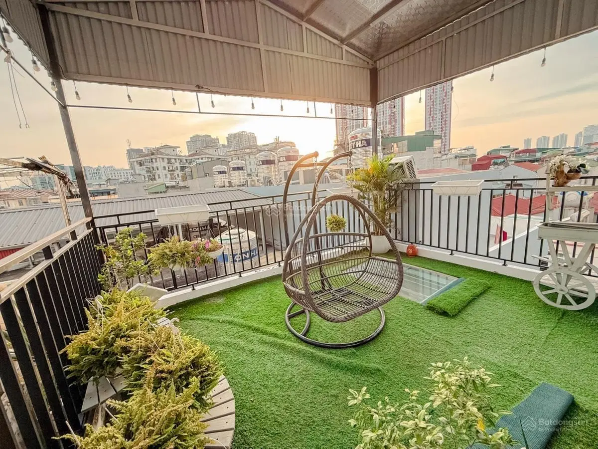 Bán nhà phố vip Cầu Giấy - 50m2 - xung quanh vô số tiện ích