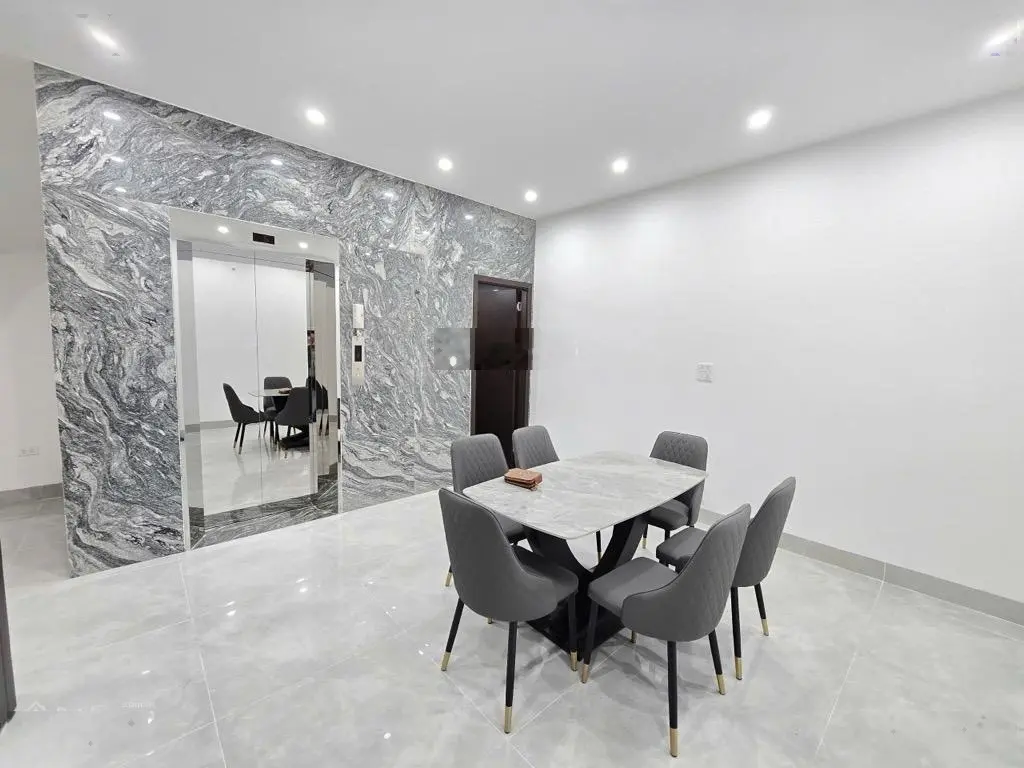 Bán NR view đẹp, 42m2, 3PN, 4WC tại Ngọc Lâm, Long Biên, Hà Nội, giá thỏa thuận