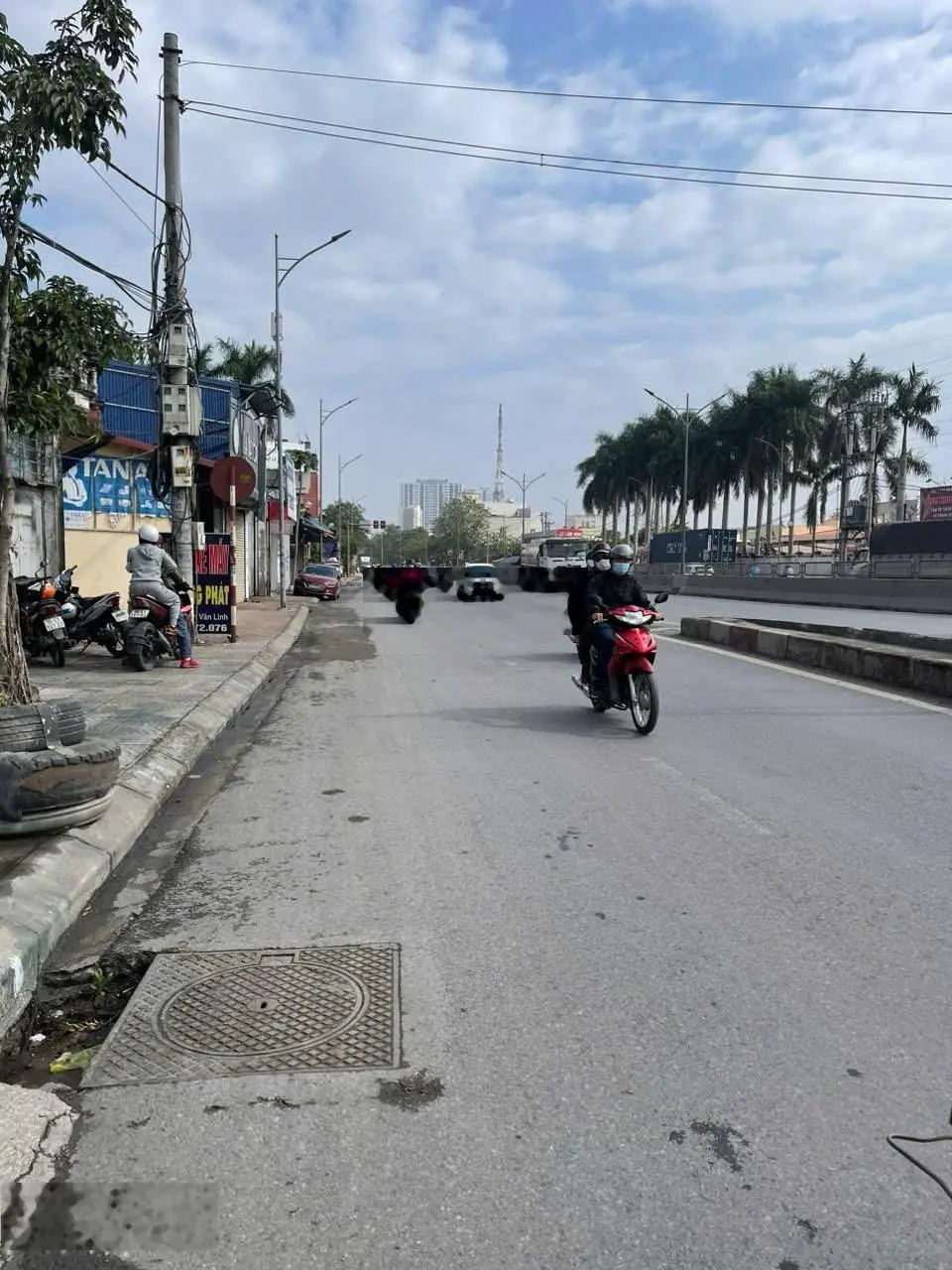 Mặt đường Nguyễn Văn Linh - Ngay chân cầu vượt Aeon Mall - gần Media Mart