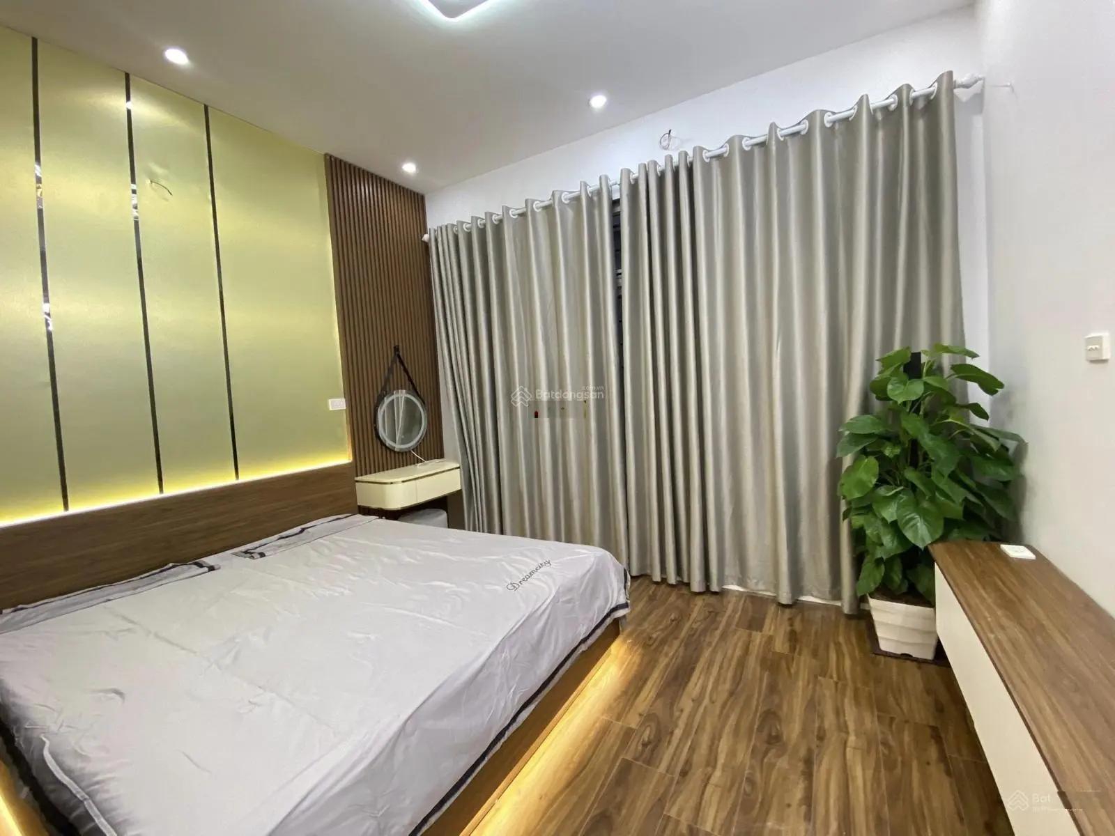 Bán nhà Đức Diễn: 43m2 - 5 tầng - nhỉnh 6 tỷ. Nhà 2 thoáng trước sau, gần hồ điều hòa, 30m ô tô đỗ