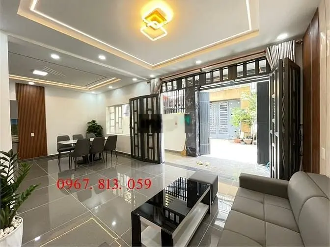 Nhà đường thông Thạnh Xuân 24, DT:8x8M, Trệt, 1Lầu, 2PN, P/thờ, SX may