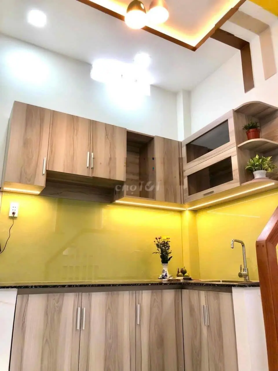 Chủ cần tiền cho con đi du học bán nhà 60m2 2 tầng chỉ 2.55tỷ mt đường phạm hùng phường 5.q8