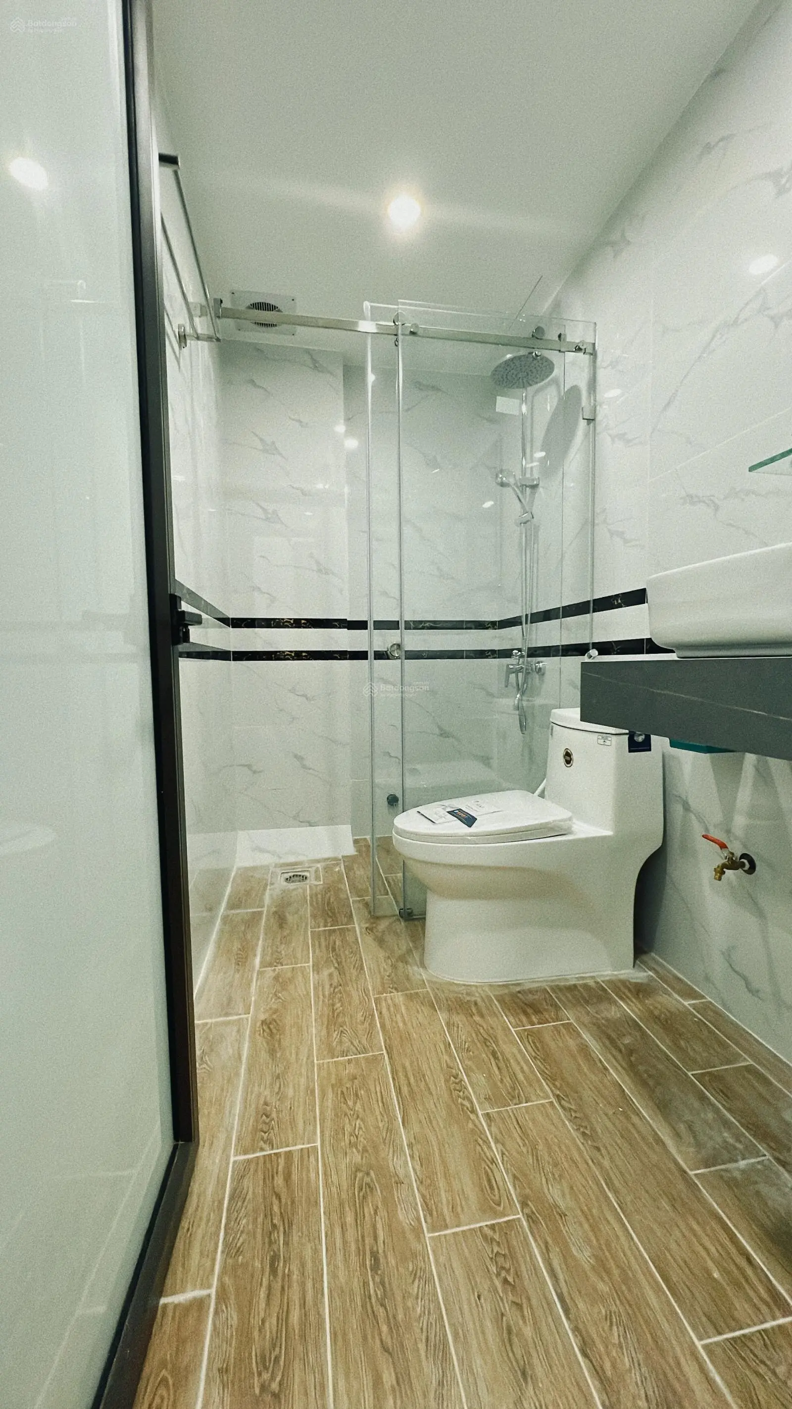 Hàng hiếm tại Đường Yên Vĩnh, 5,25 tỷ, 32m2, 4PN, 4WC, 5 tầng