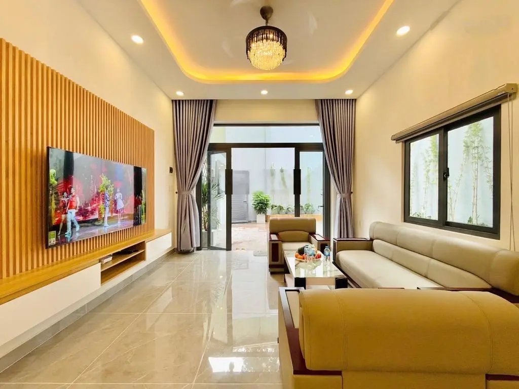 Siêu hấp dẫn! Villa mới 100%102m2+full NTCC + 3PN + ngang khủng 6.8m kếEmart Phan Huy Ích chỉ 7.8ty