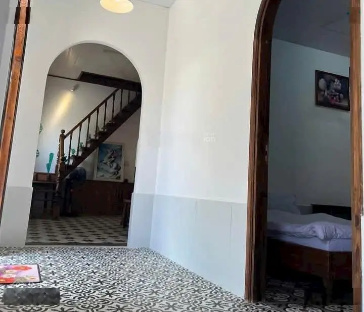 Homestay sân vườn nhiều cây và hoa. Kiến trúc cổ điển độc đáo, đặc trưng Đà Lạt