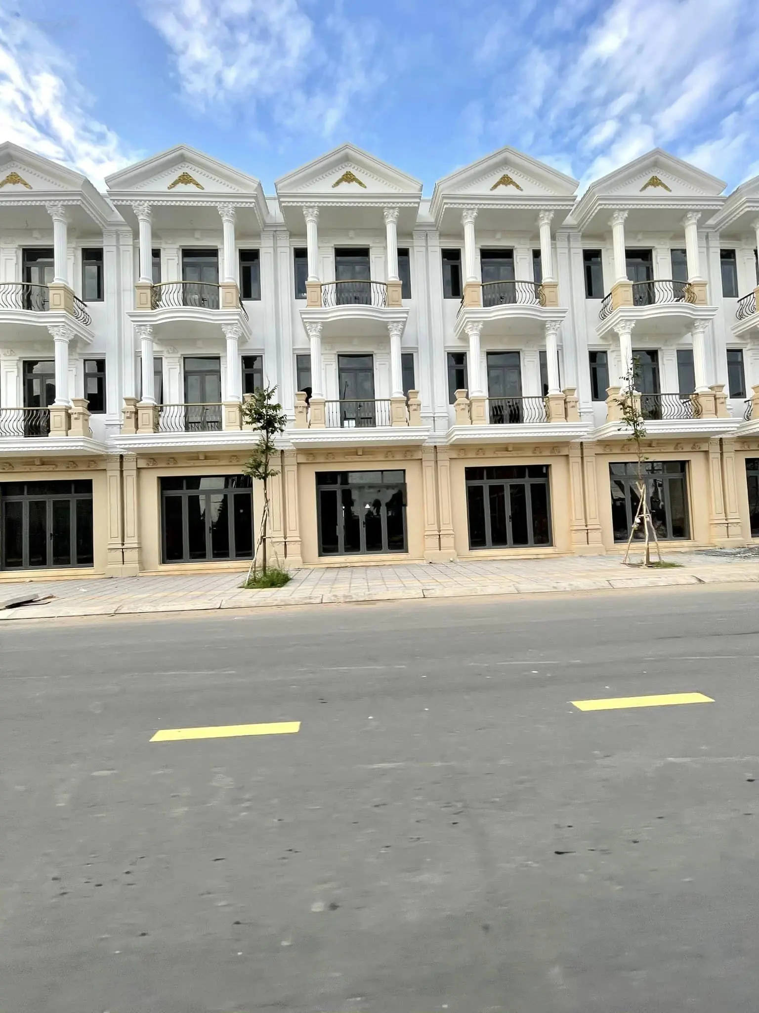 Bán nhà VIP (5x23m) 1 trệt 2 lầu ST, khu dân cư Nguyễn Trọng Dân, Phường 4, TX Gò Công