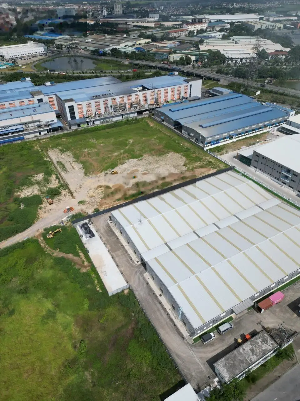 Chuyển nhượng nhà máy tại KCn Tân Quang, 11.000m2, có 7000m2 kho xưởng, vay được ngân hàng