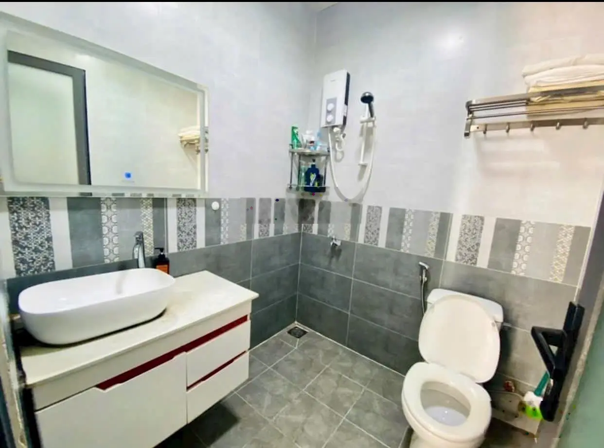 Bán căn góc tầng trệt Lakeside 79,5m2,3pn, 2wc giá 2tỷ 650tr. Call 0989 116 *** mr Hà