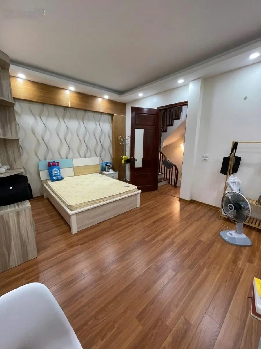 Bán nhà Quan Hoa, gần Yên Hòa, Cầu Giấy 32m2, 5T, MT 6m giá nhỉnh 6 tỷ