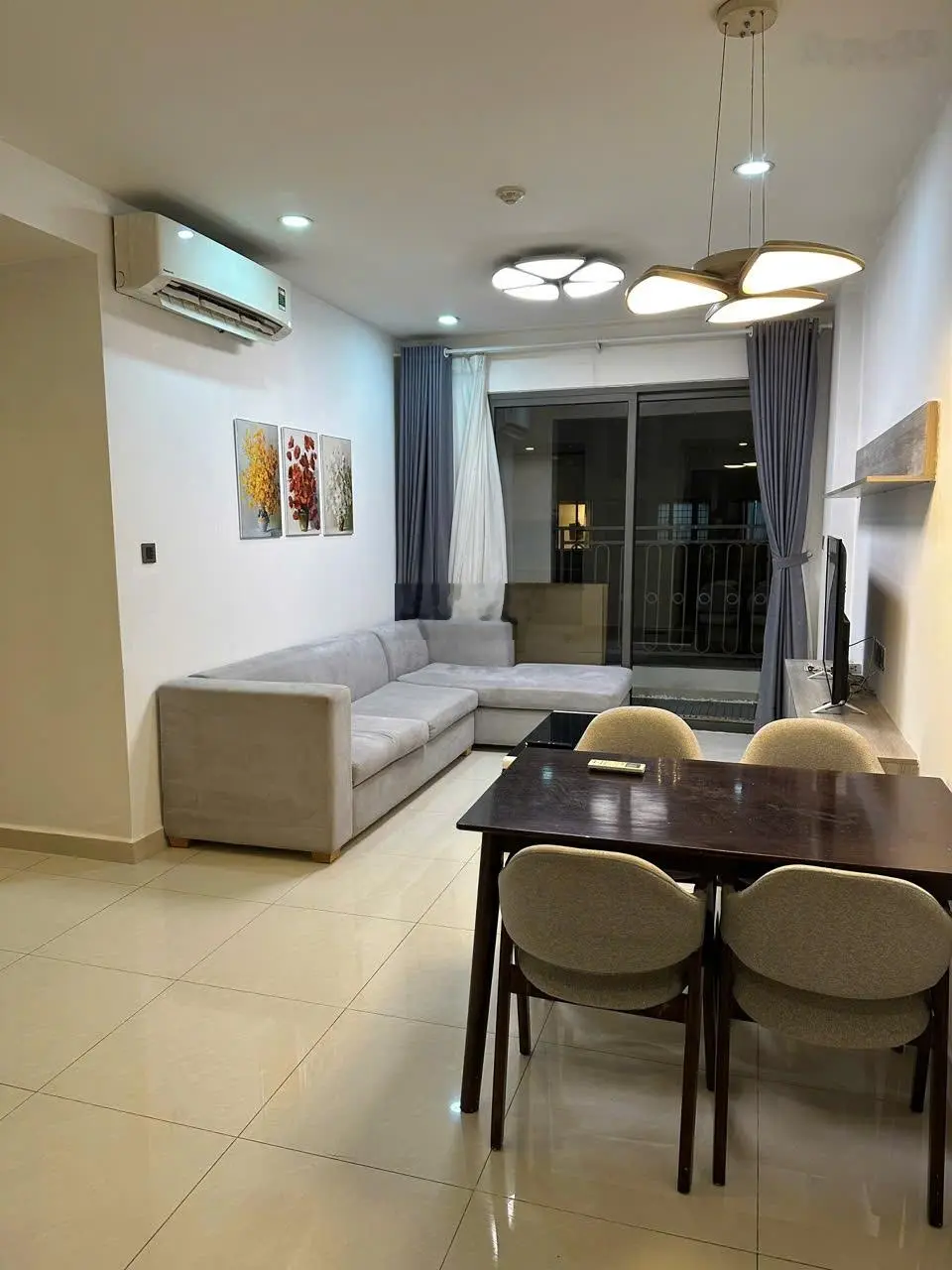 Bán Căn Hộ Saigon Royal , 2PN , 2WC , 82m2 , Full Nội Thất , Giá : 6 Tỷ 5 , bao hết , 0908 435 ***