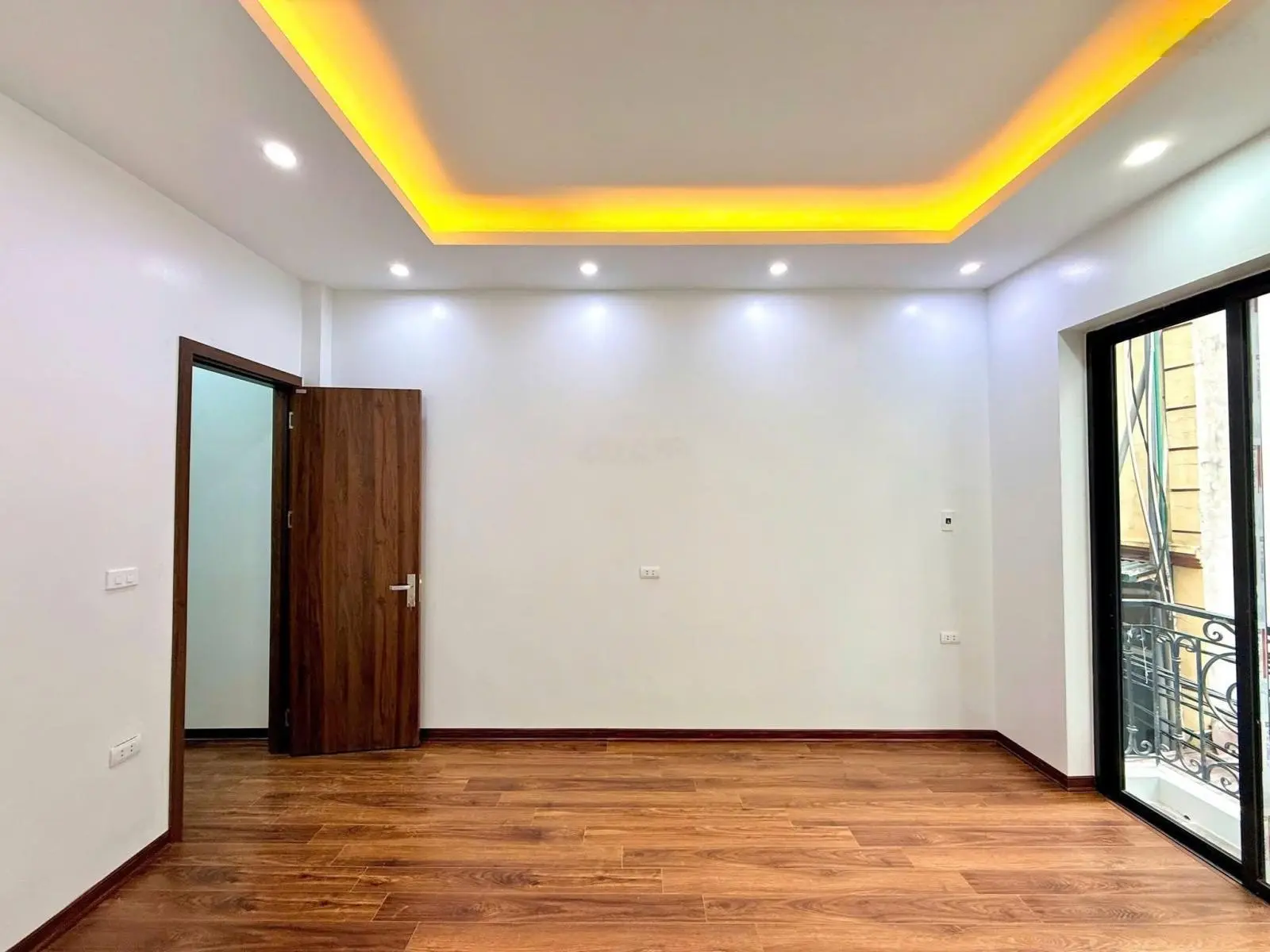 Giá rẻ! 51m2, 5 tầng, 7 phòng, mặt ngõ kinh doanh - chỉ 8.88 tỷ - Phố Yên Hoà Cầu Giấy