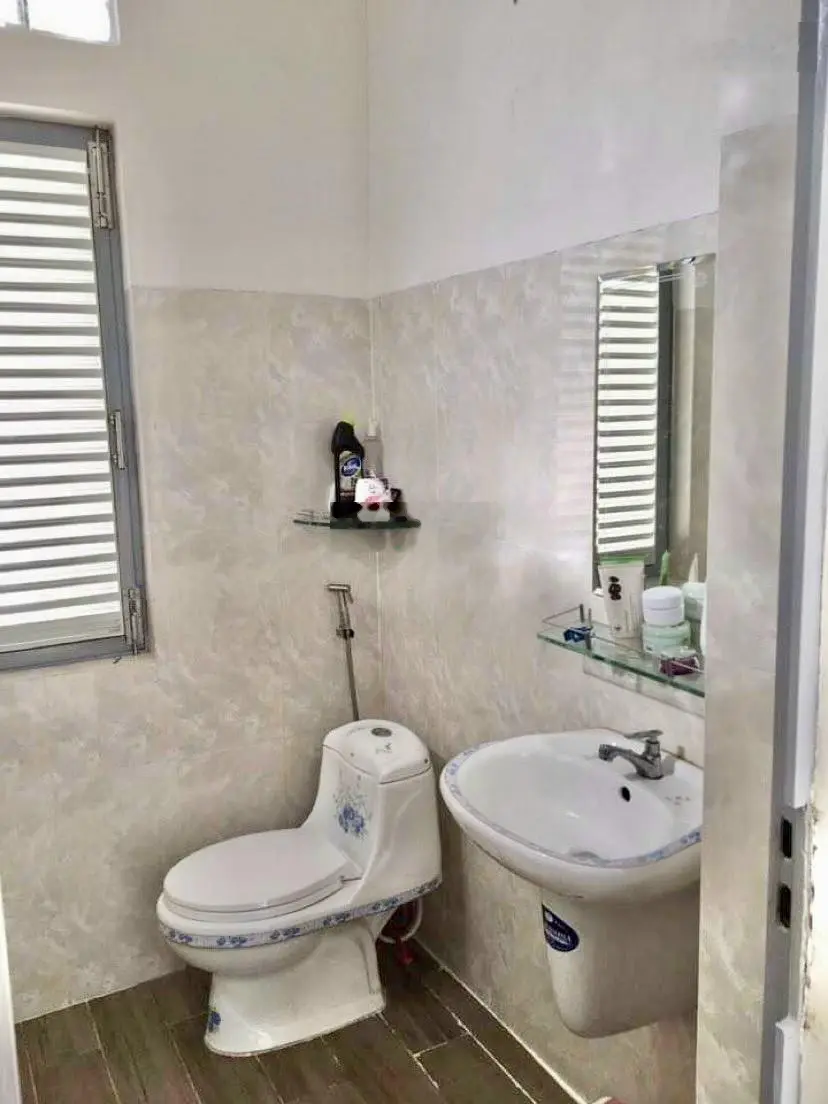 Bán nhà 2 tầng hẻm ô tô Hoà Trung - P. Vĩnh Hoà - TP. Nha Trang. DT 90.6m2 giá 2,45 tỷ