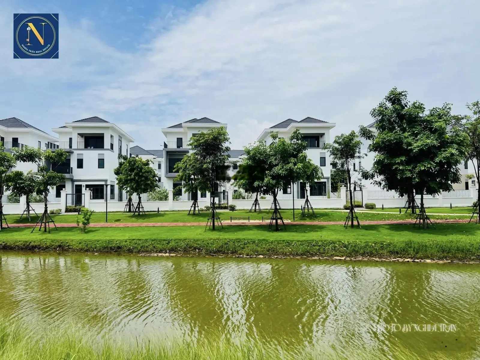 Căn này nếu ở quận 1 giá sẽ là 50 tỷ, Phú Mỹ Hưng giá sẽ là: 25 tỷ và Aqua City chỉ: 7,3 tỷ