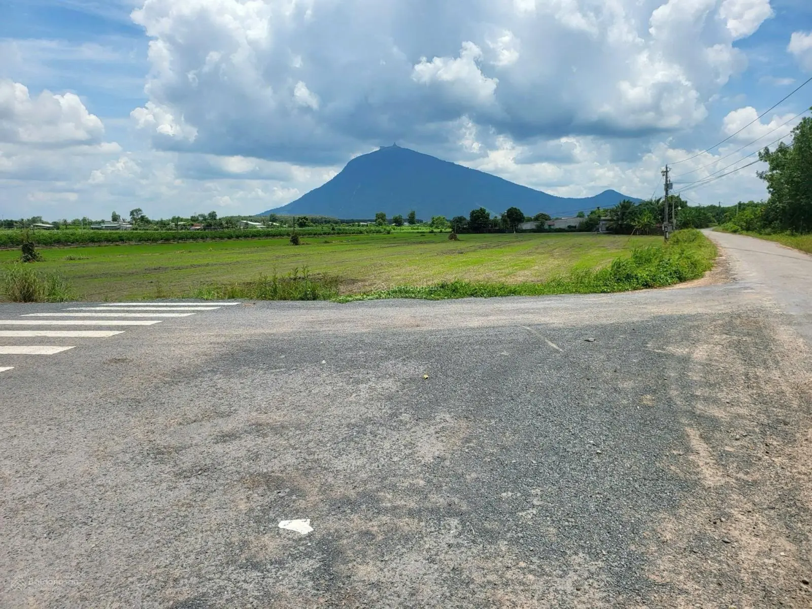 Cần thanh lí vài lô gần khu du lịch núi Bà, Tây Ninh, diện tích 200m2 giá 300 triệu, sổ hồng riêng