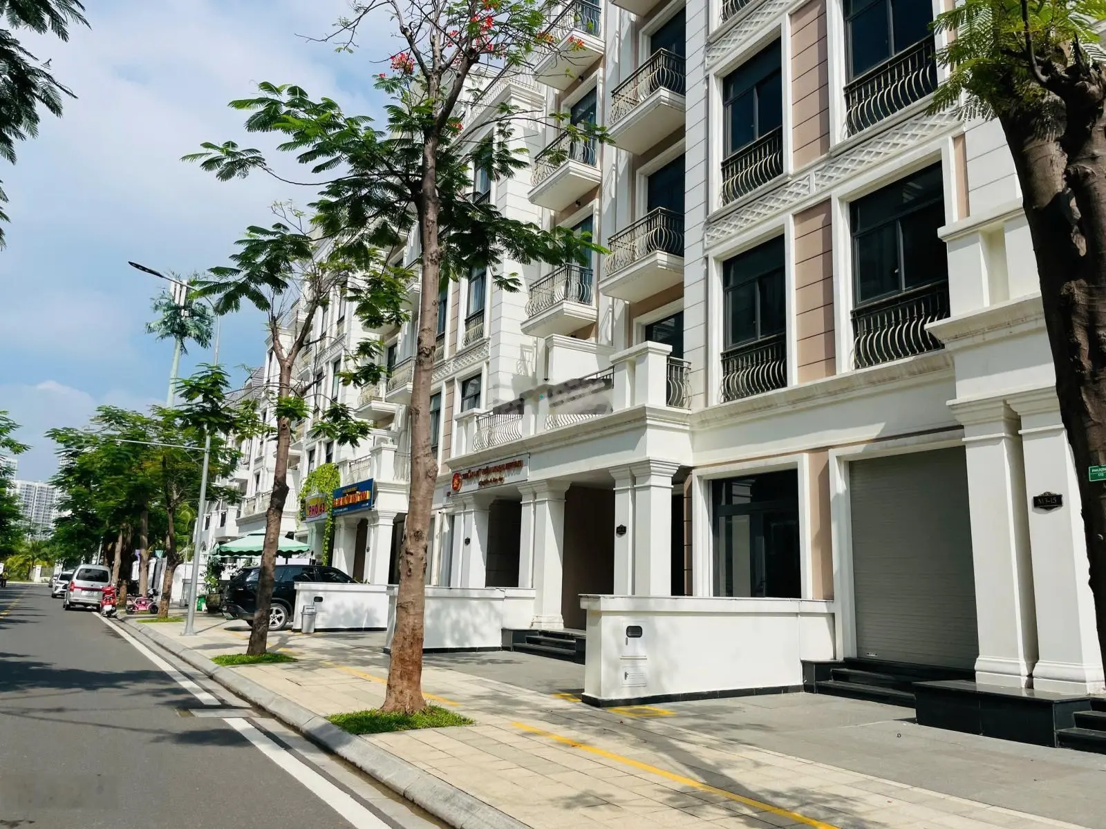 Căn nhà phố sân vườn khu biệt thự Vinhomes Grand Park Quận 9 đáng mua nhất lúc này!