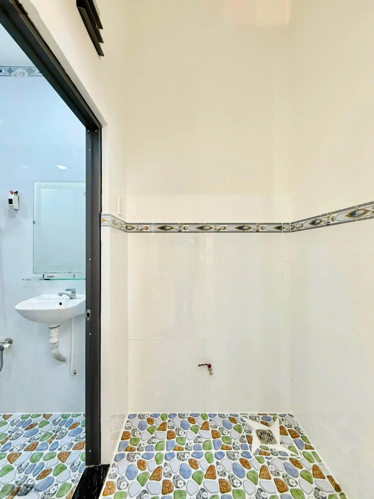 Bán nhà riêng tại đường Ông Ích Khiêm, 45 m2, 3 PN, 4 WC. Sẵn sổ riêng